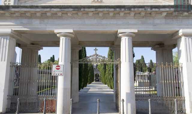 Coronavirus, a Bari cimiteri chiusi al pubblico
